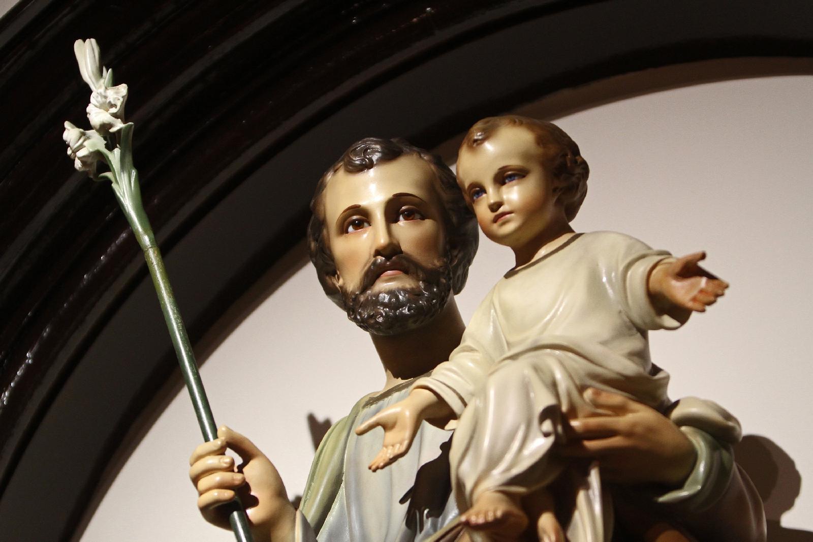 Can St. Joseph sell a house? Skip burying statue, priests say | Diocese ...